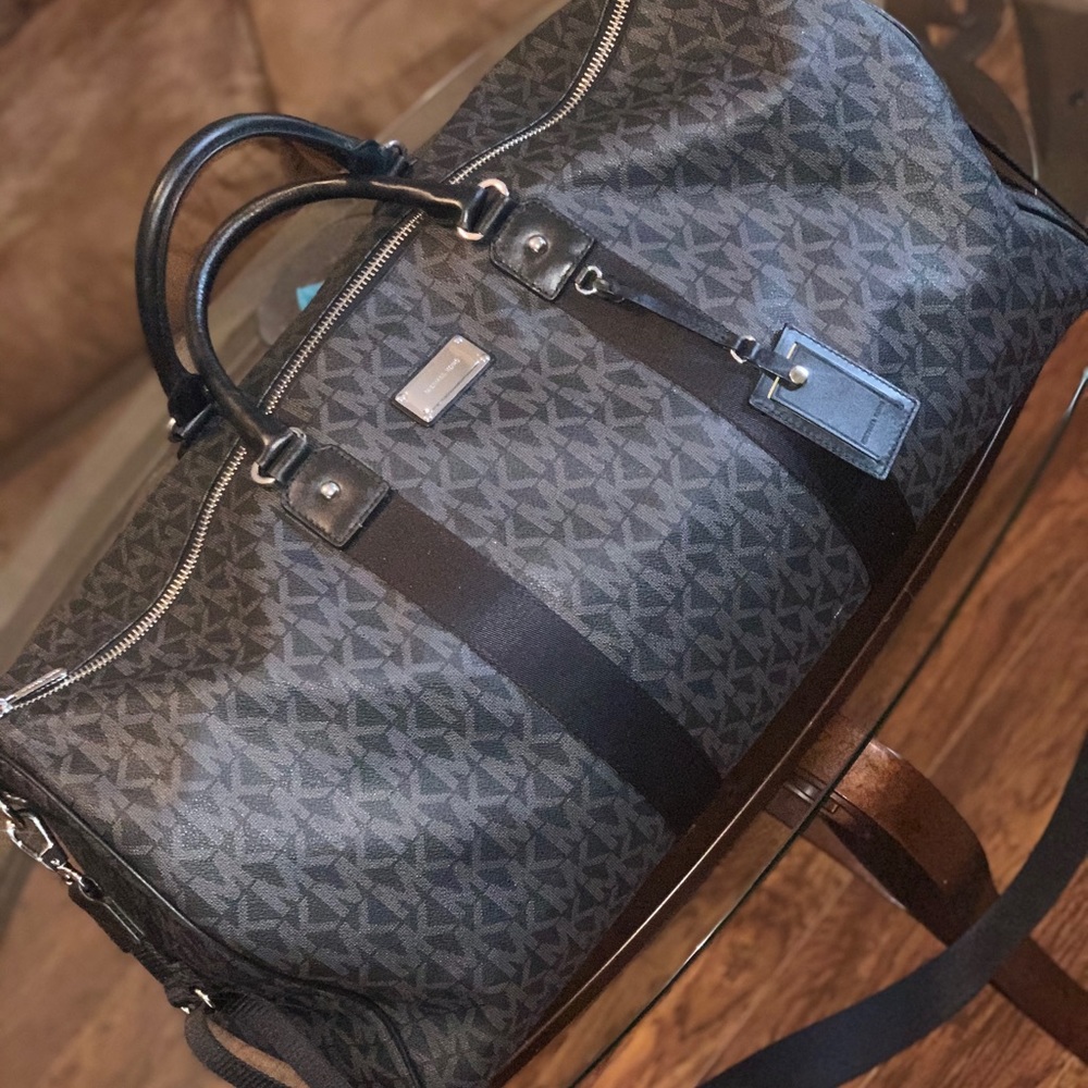 Michael Kors 3 piece Travel Set - Picture 8 of 8